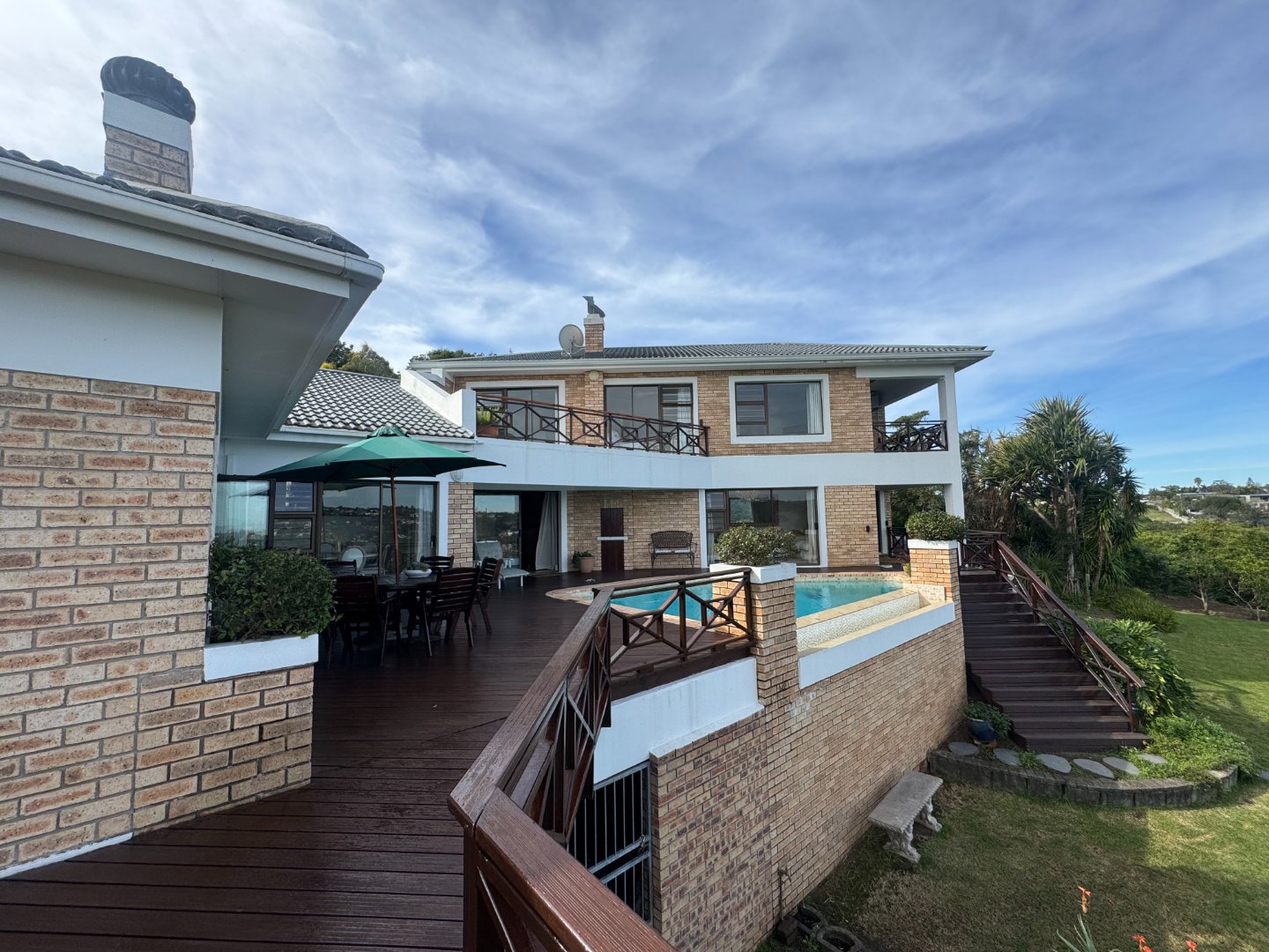 1 Luxurious Beacon Bay Family Home with Pool