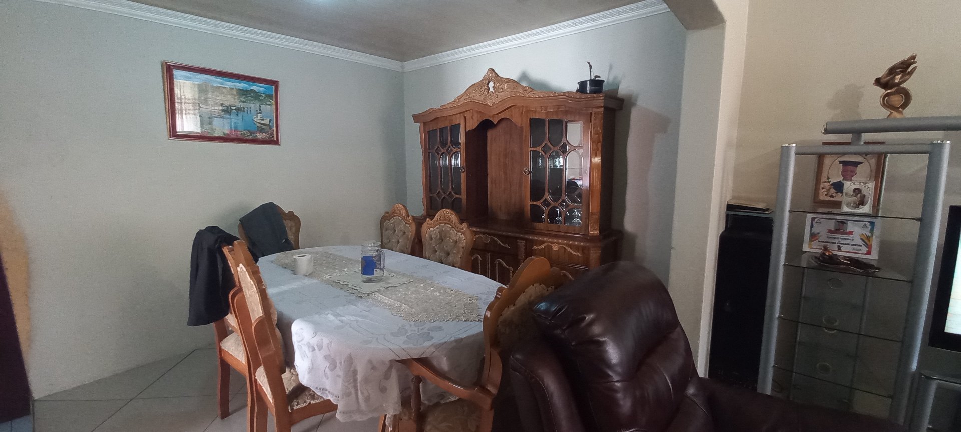 11 Spacious 6-Bedroom Property with Excellent Income Potential!