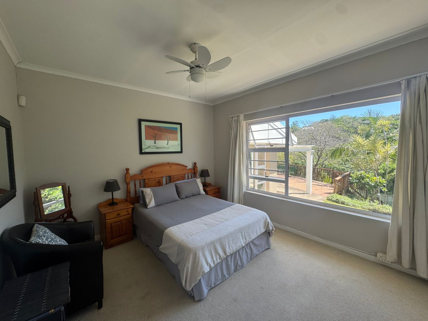 11 Family Home with Pool in Beacon Bay