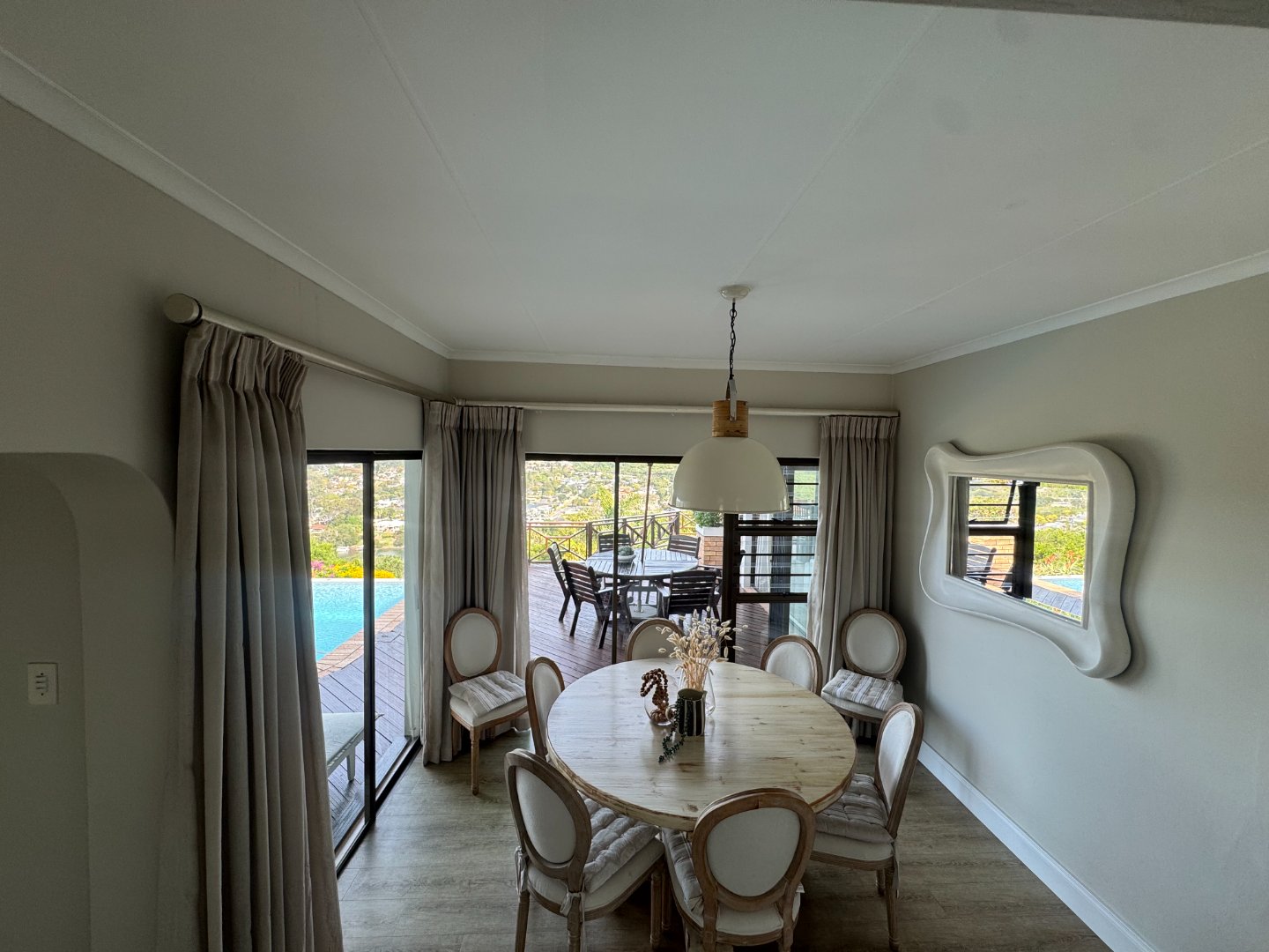 11 Luxurious Beacon Bay Family Home with Pool