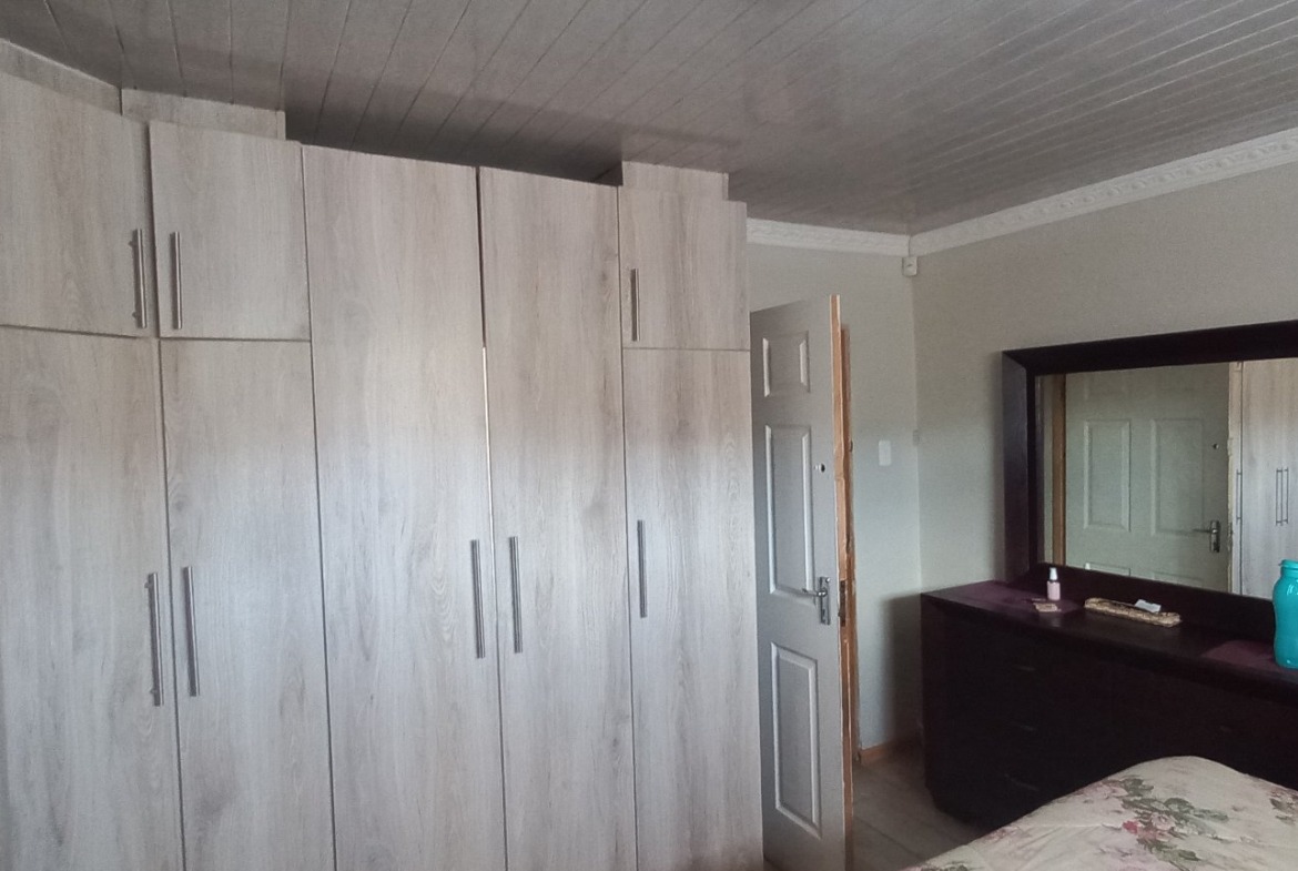 Spacious 6-Bedroom Property with Excellent Income Potential!