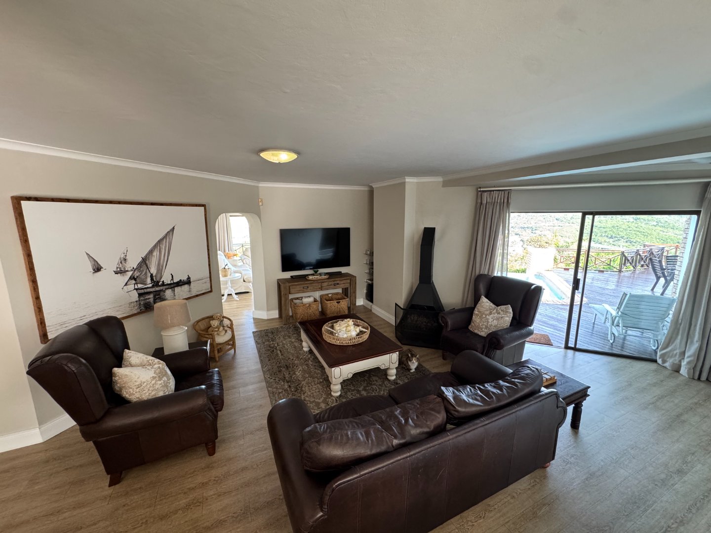 13 Luxurious Beacon Bay Family Home with Pool