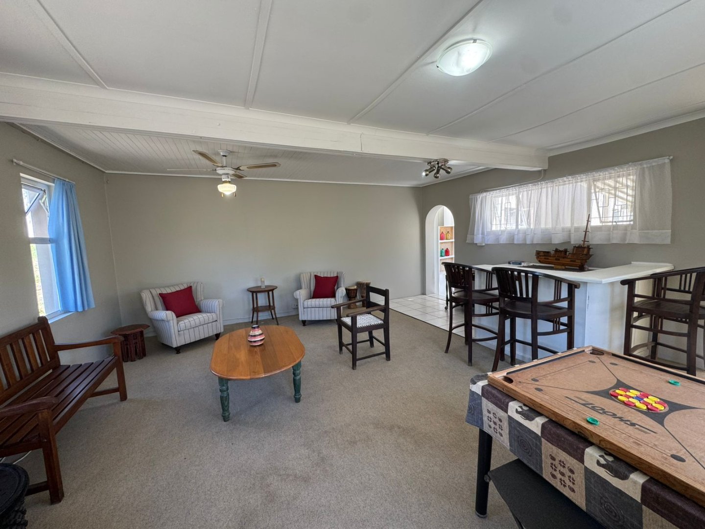 16 Family Home with Pool in Beacon Bay