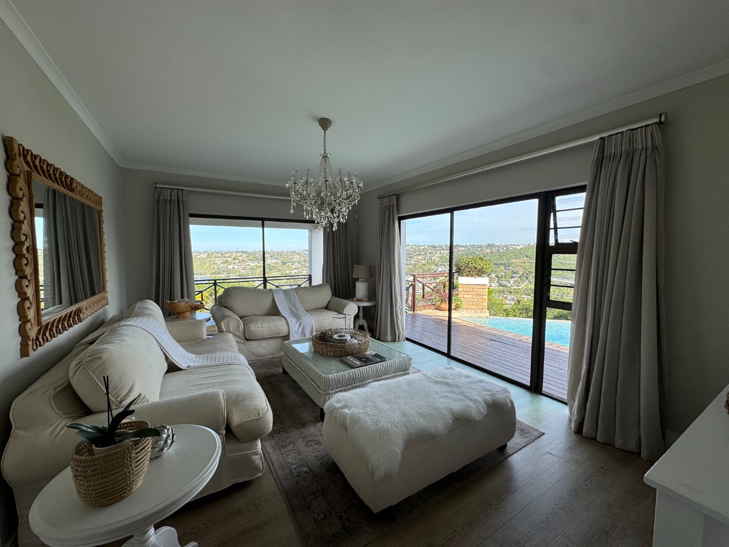 16 Luxurious Beacon Bay Family Home with Pool