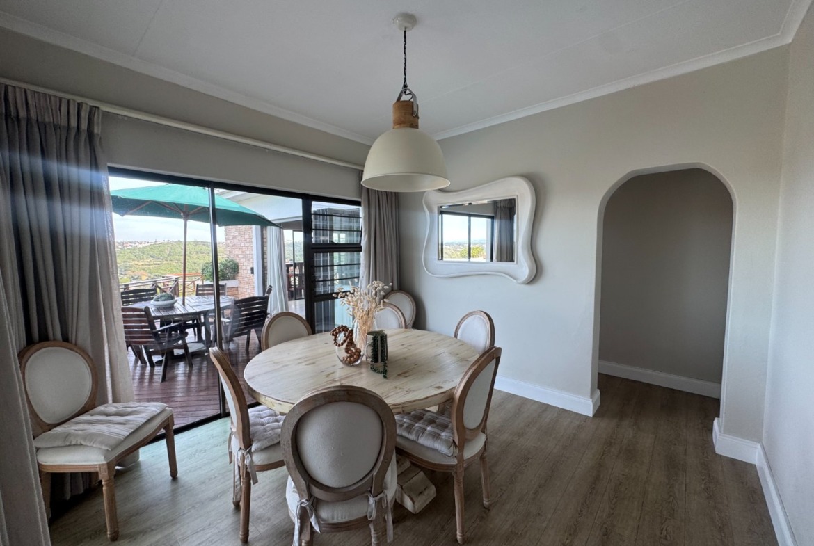 Luxurious Beacon Bay Family Home with Pool