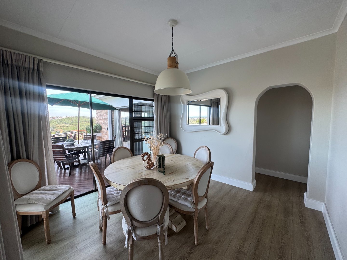 17 Luxurious Beacon Bay Family Home with Pool