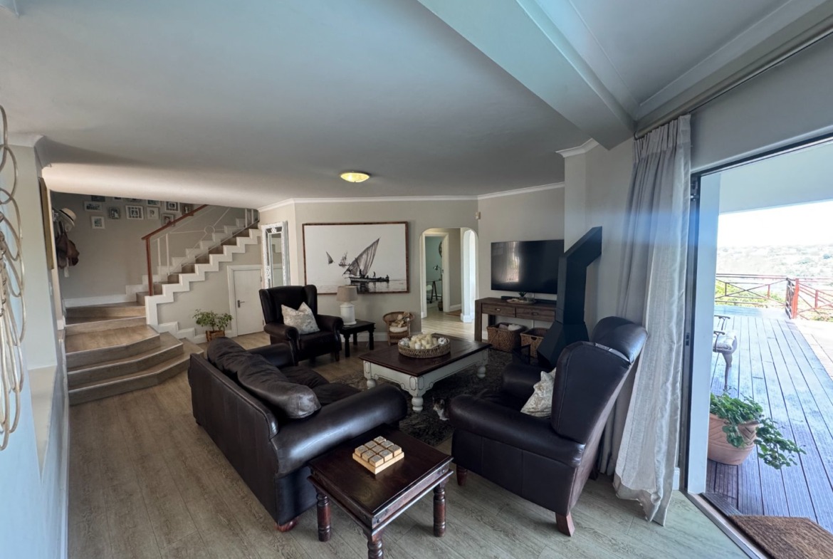 Luxurious Beacon Bay Family Home with Pool