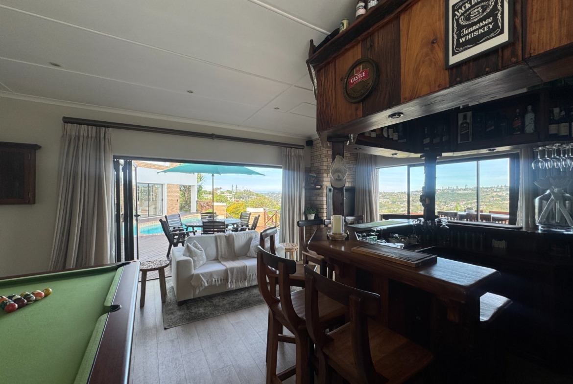 Luxurious Beacon Bay Family Home with Pool
