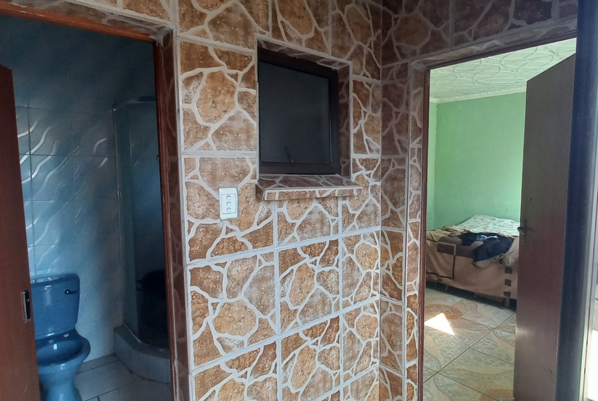 Spacious 6-Bedroom Property with Excellent Income Potential!