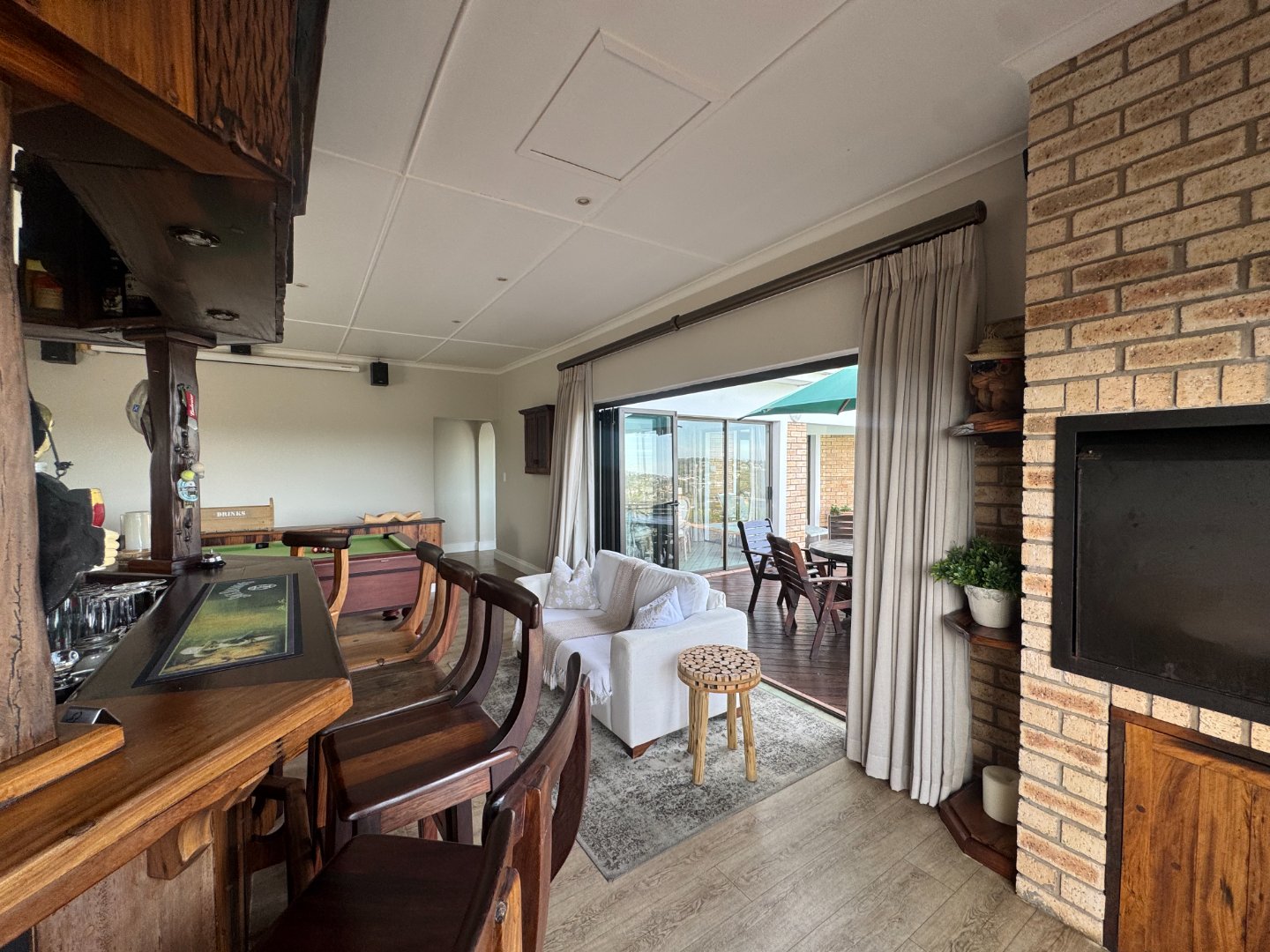 21 Luxurious Beacon Bay Family Home with Pool