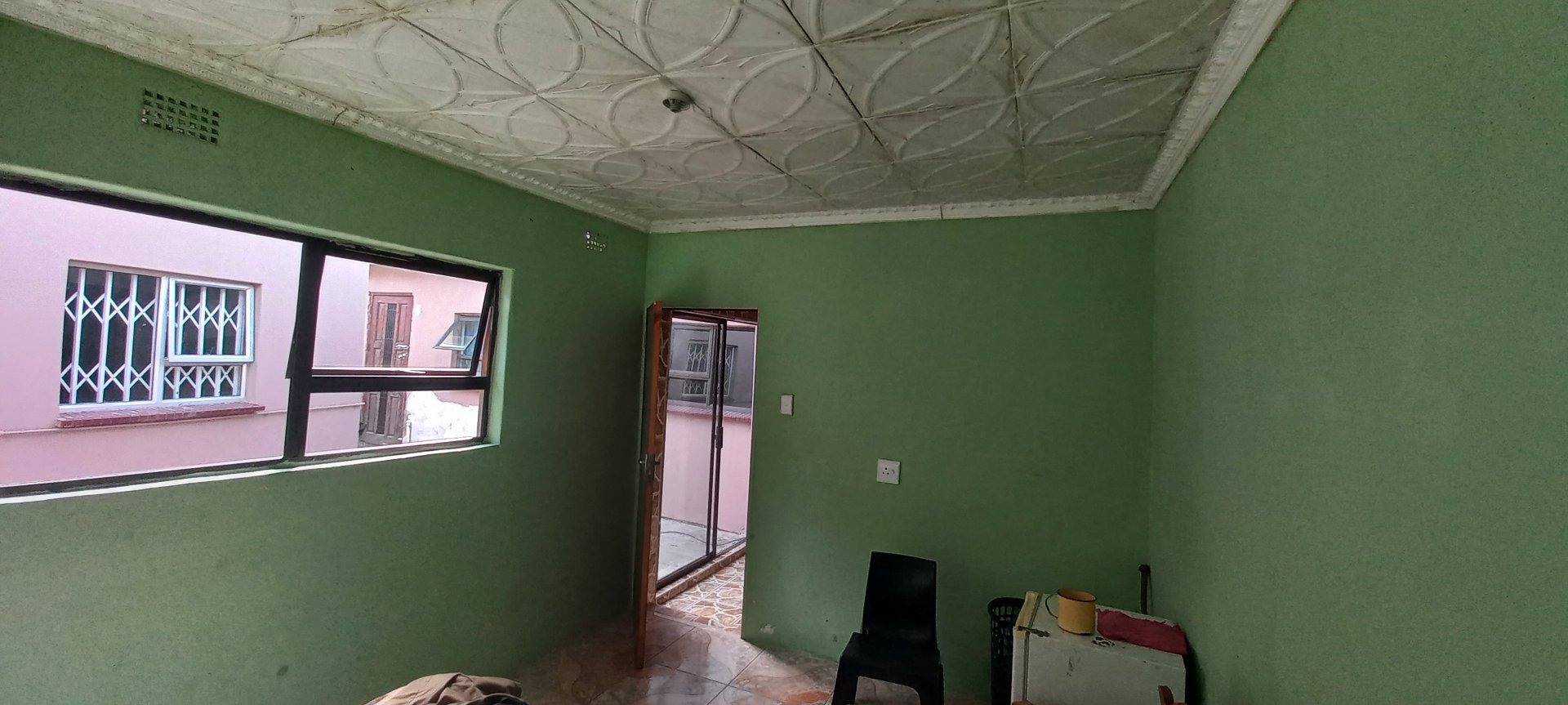 22 Spacious 6-Bedroom Property with Excellent Income Potential!