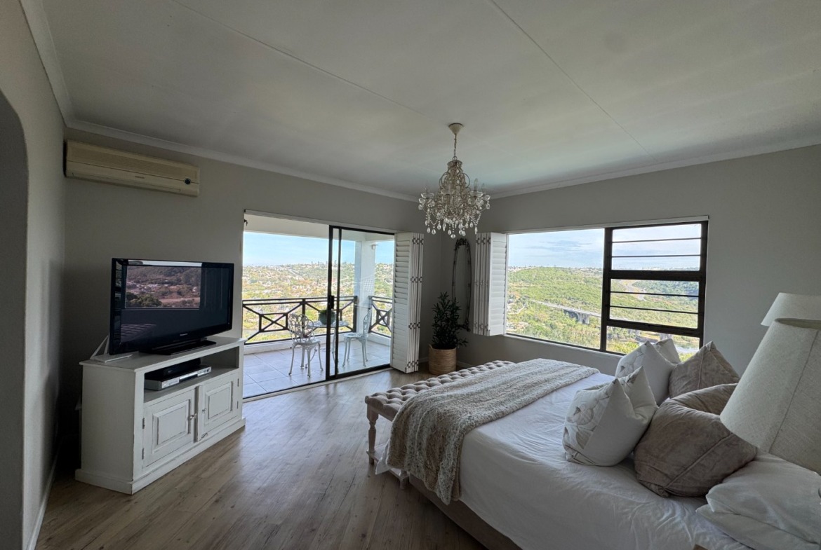 Luxurious Beacon Bay Family Home with Pool