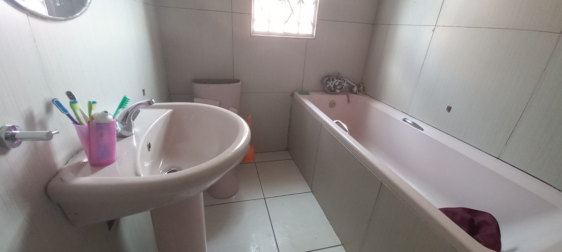 23 Spacious 6-Bedroom Property with Excellent Income Potential!