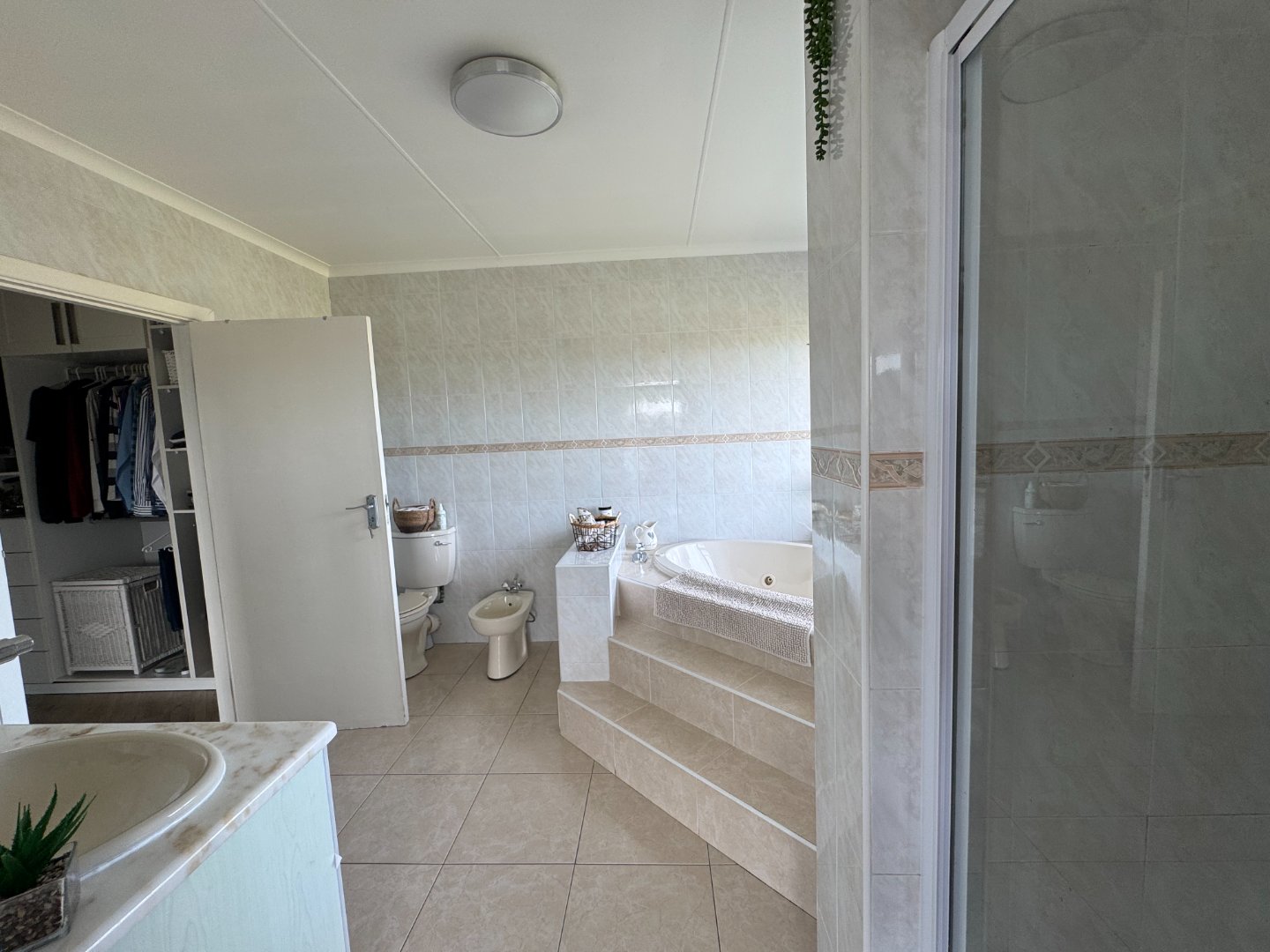 26 Luxurious Beacon Bay Family Home with Pool