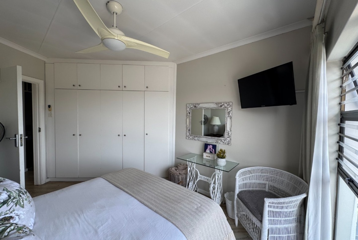 Luxurious Beacon Bay Family Home with Pool