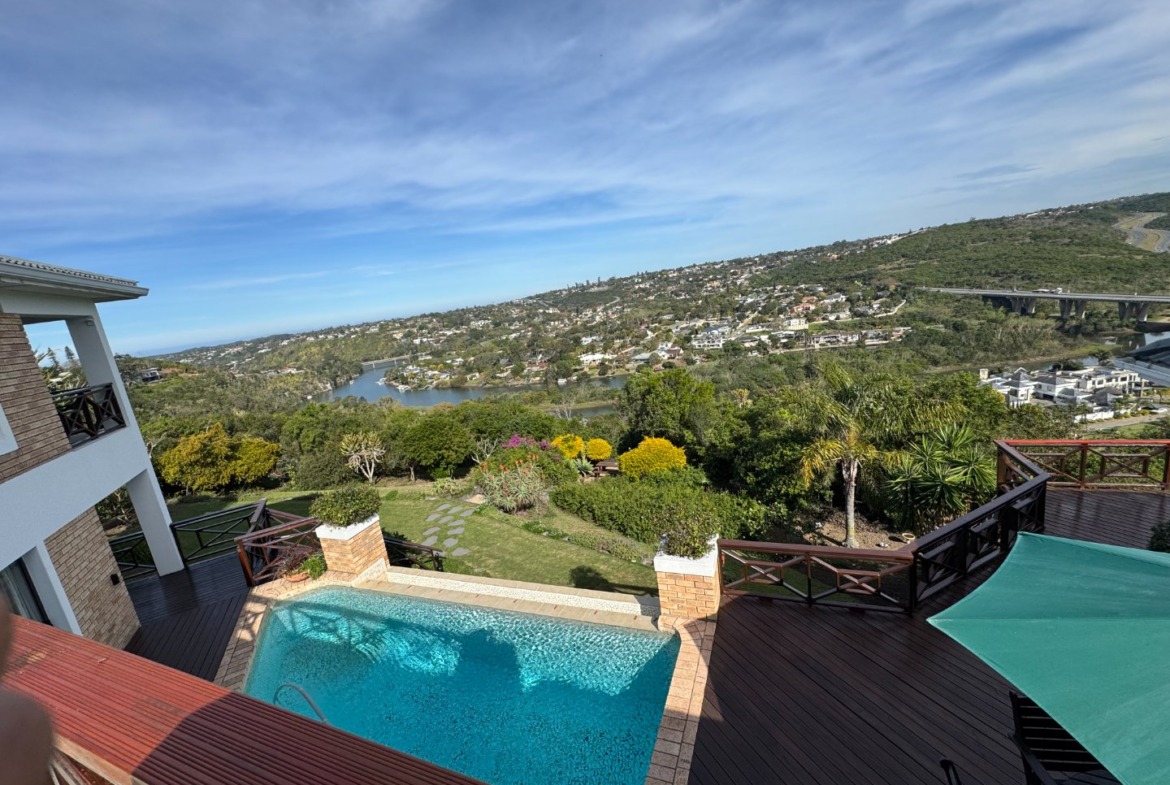 Luxurious Beacon Bay Family Home with Pool