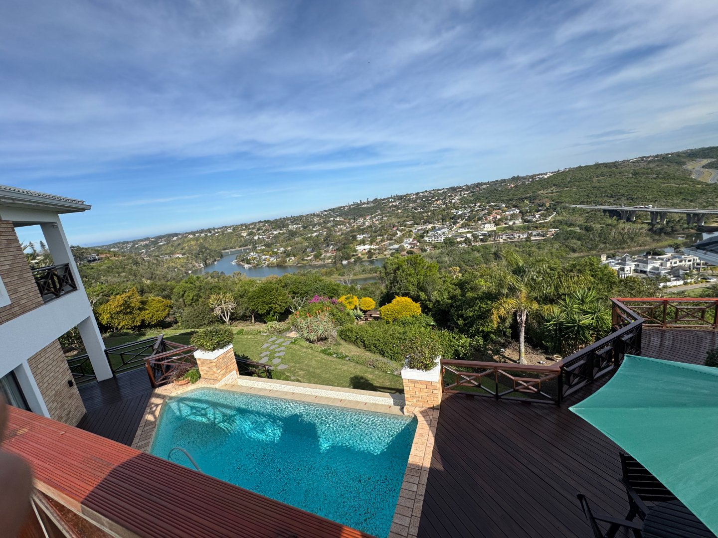 3 Luxurious Beacon Bay Family Home with Pool
