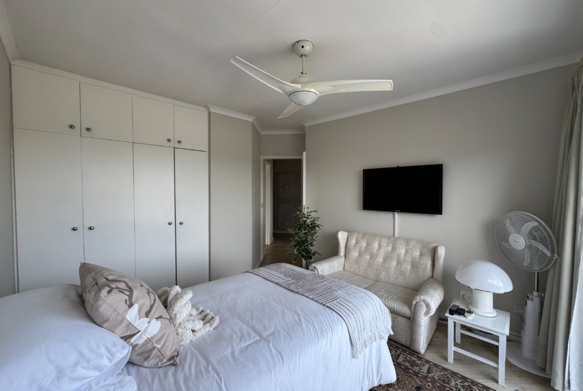 Luxurious Beacon Bay Family Home with Pool