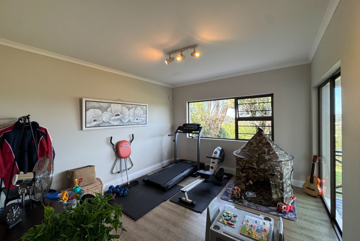 Luxurious Beacon Bay Family Home with Pool