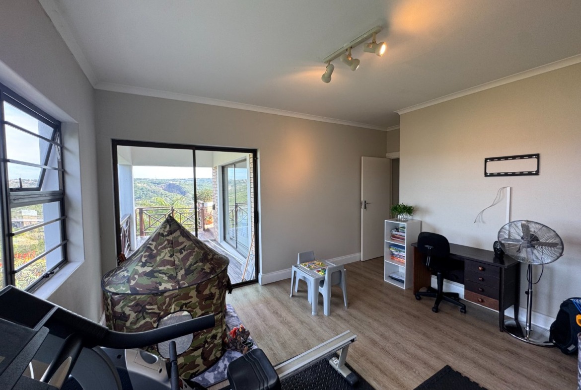 Luxurious Beacon Bay Family Home with Pool