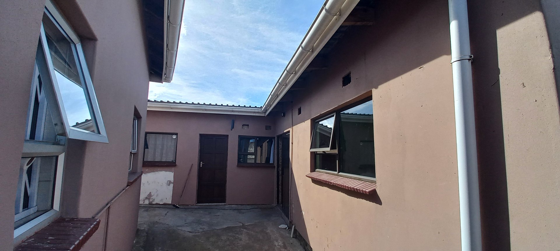 4 Spacious 6-Bedroom Property with Excellent Income Potential!