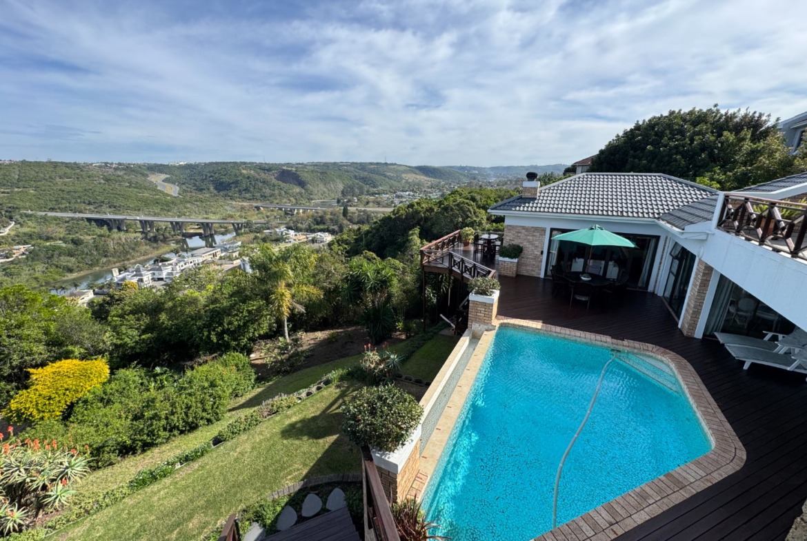 Luxurious Beacon Bay Family Home with Pool