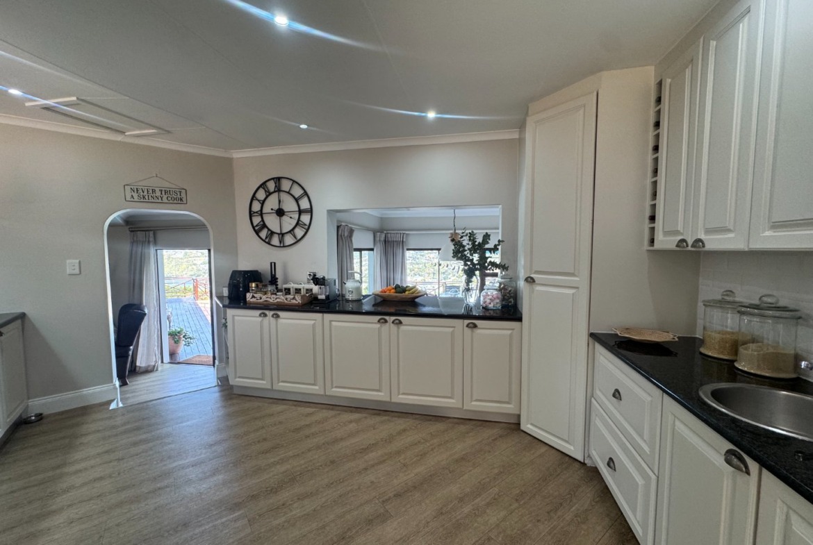 Luxurious Beacon Bay Family Home with Pool