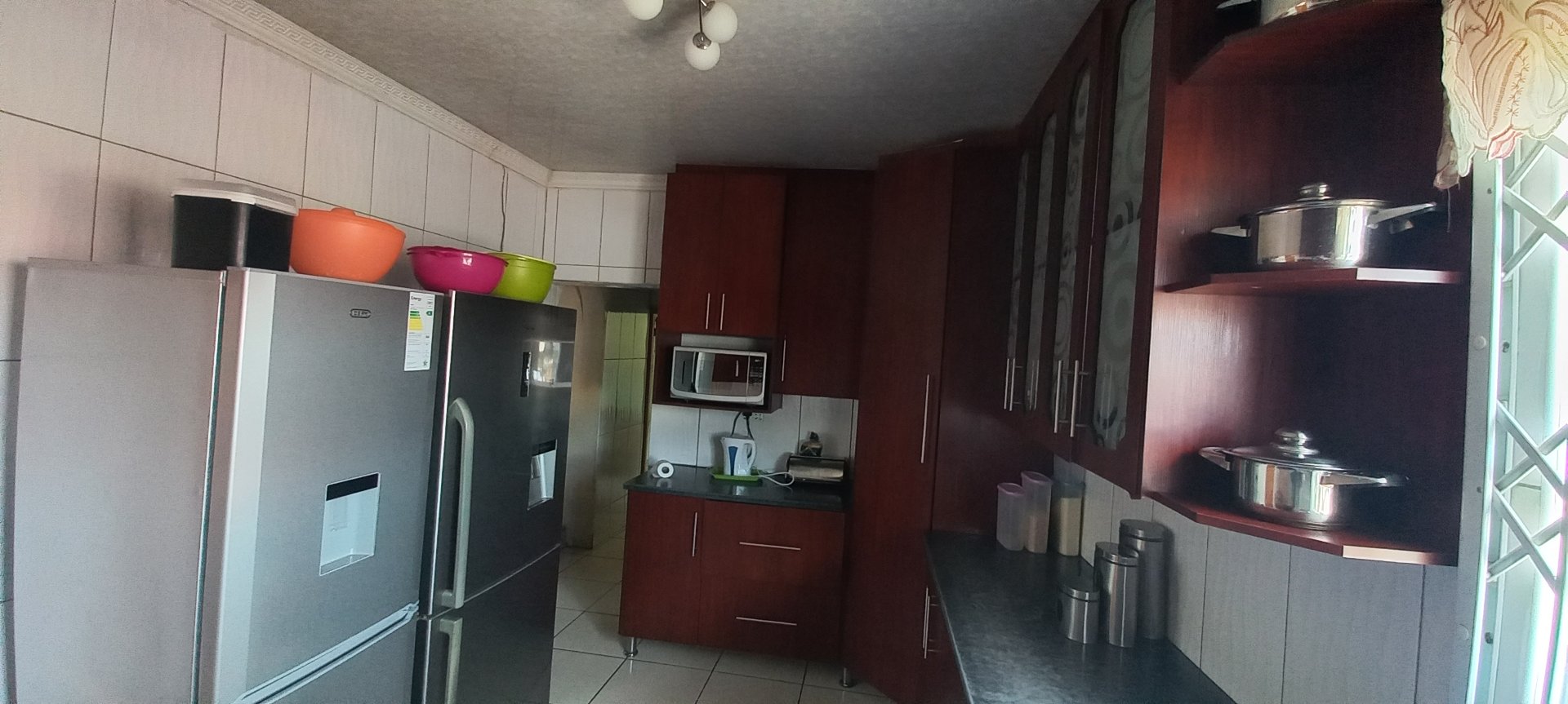 6 Spacious 6-Bedroom Property with Excellent Income Potential!