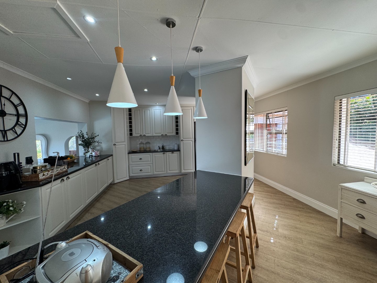 7 Luxurious Beacon Bay Family Home with Pool