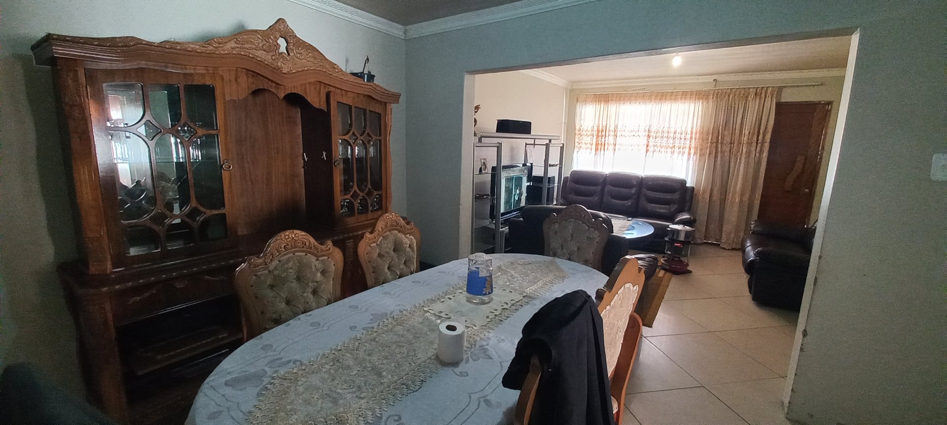 8 Spacious 6-Bedroom Property with Excellent Income Potential!