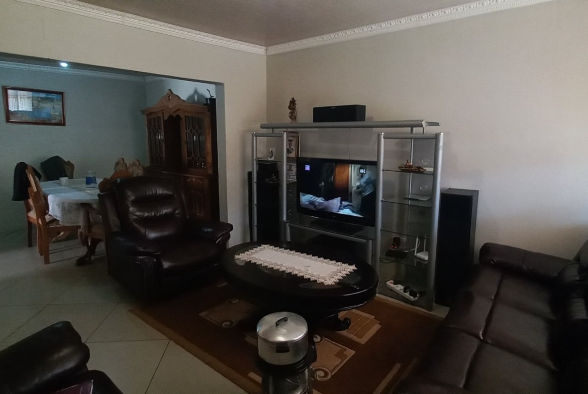 Spacious 6-Bedroom Property with Excellent Income Potential!