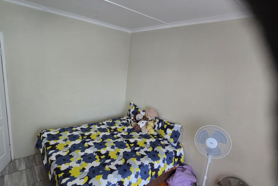 Spacious Family Home with Income-Generating Flatlet in Sought-After Saxilby, East London