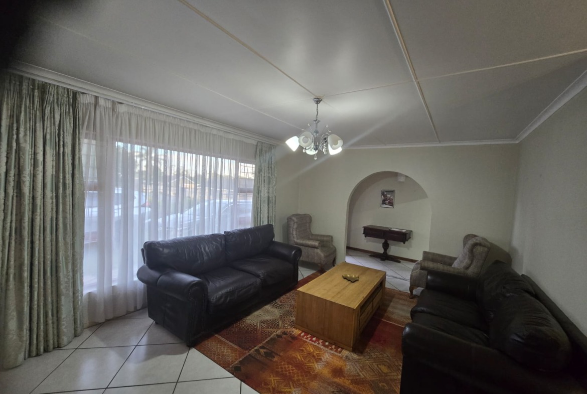Spacious Family Home with Income-Generating Flatlet in Sought-After Saxilby, East London