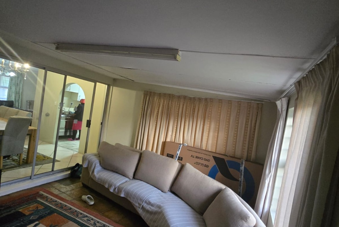 Spacious Family Home with Income-Generating Flatlet in Sought-After Saxilby, East London