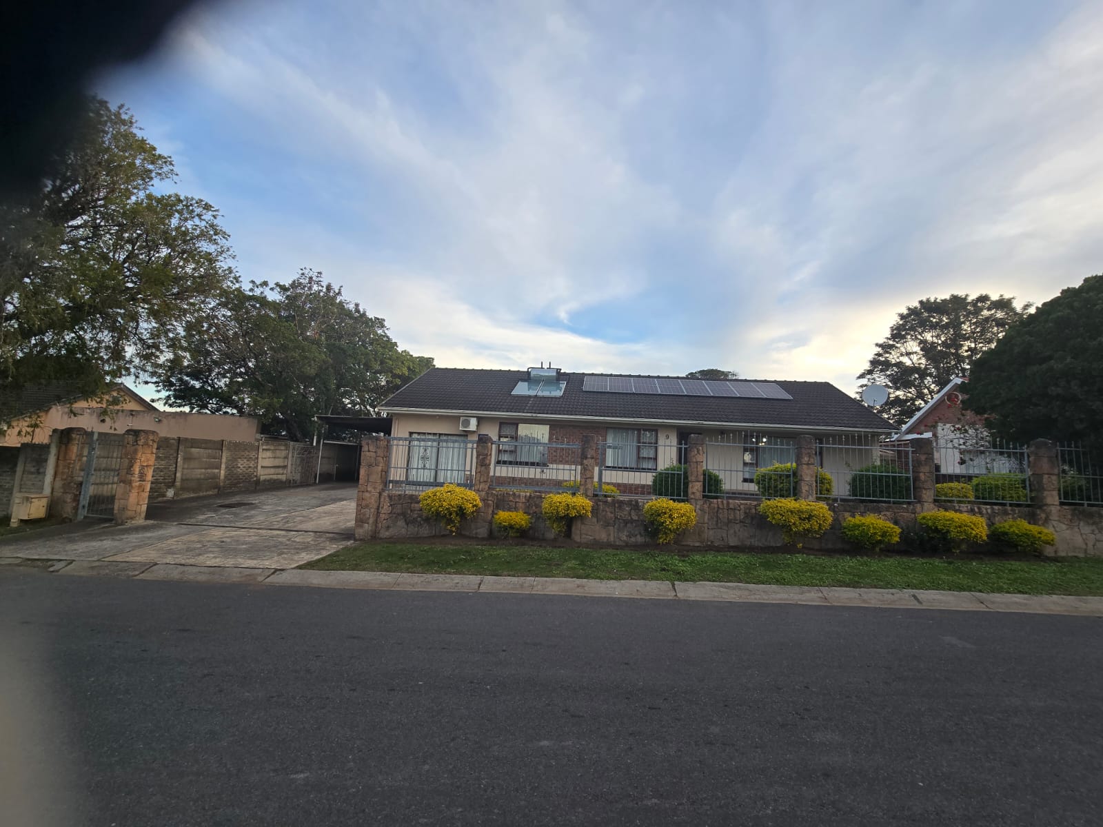 IMG-20260717-WA0028 Spacious Family Home with Income-Generating Flatlet in Sought-After Saxilby, East London