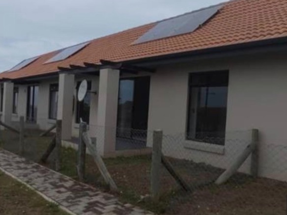 A charming 3-bedroom, 2-bathroom apartment available for rent in Kidds Beach