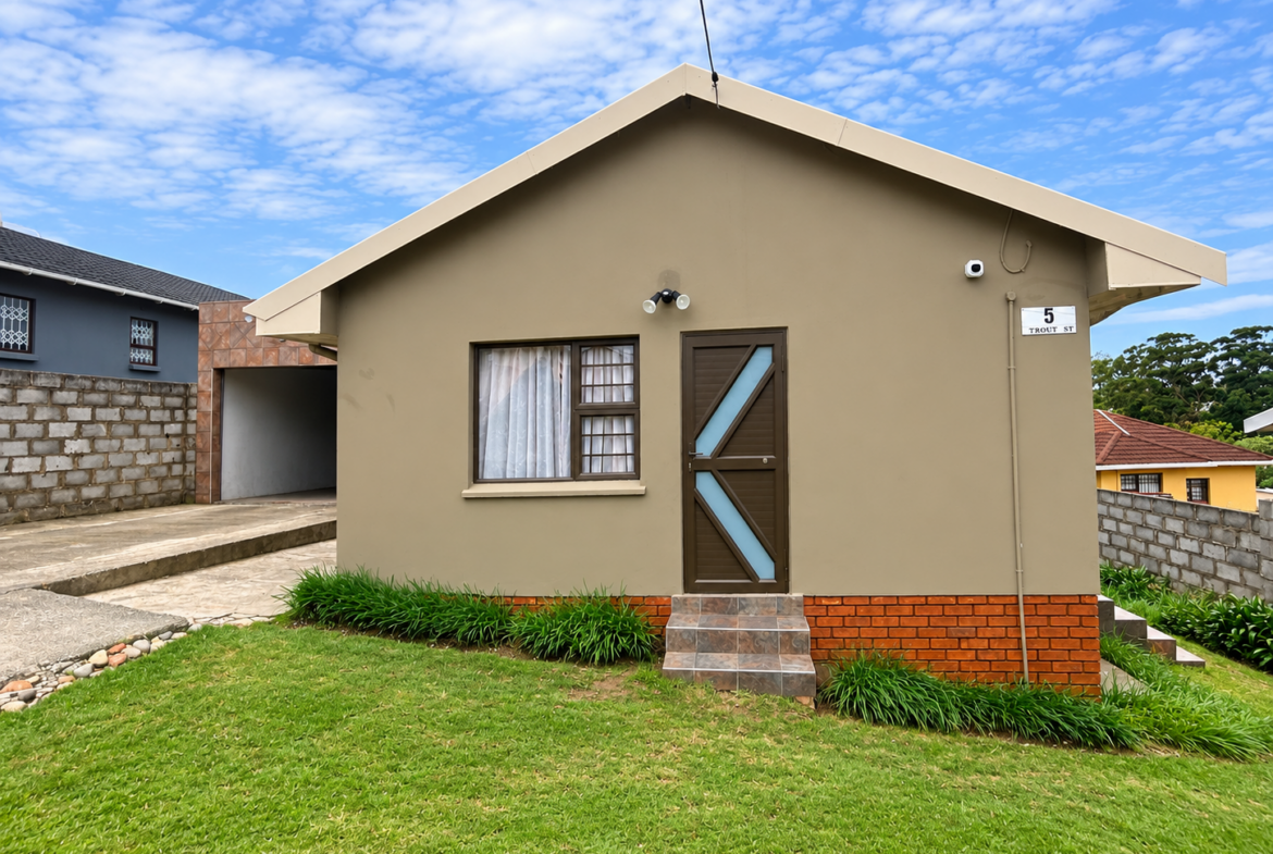 Charming 3-Bedroom Family Home with Modern Features & Security