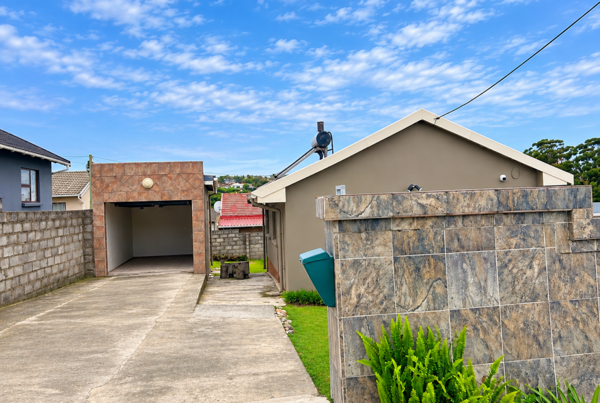 Charming 3-Bedroom Family Home with Modern Features & Security