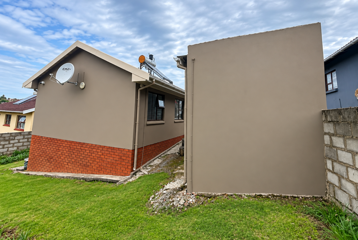 Charming 3-Bedroom Family Home with Modern Features & Security