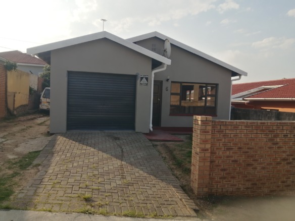 3 BEDROOM HOUSE FOR GRABS IN GOMPO TOWN