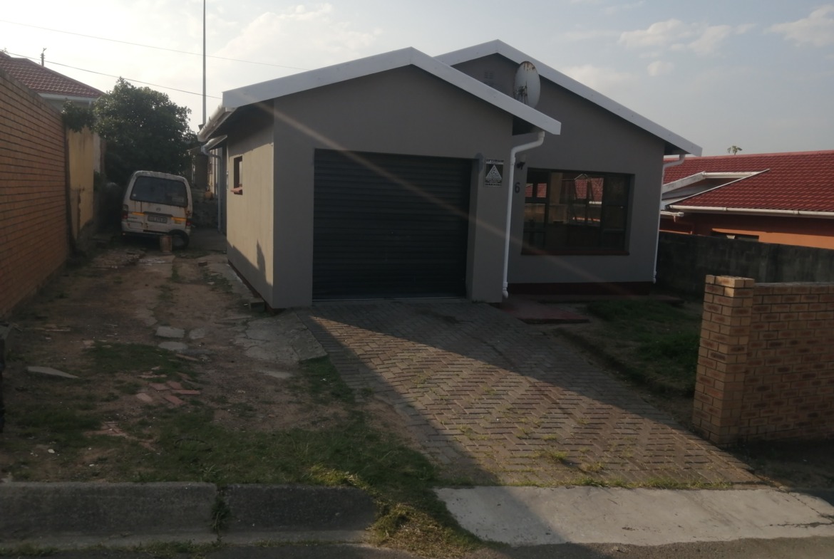 3 BEDROOM HOUSE FOR GRABS IN GOMPO TOWN