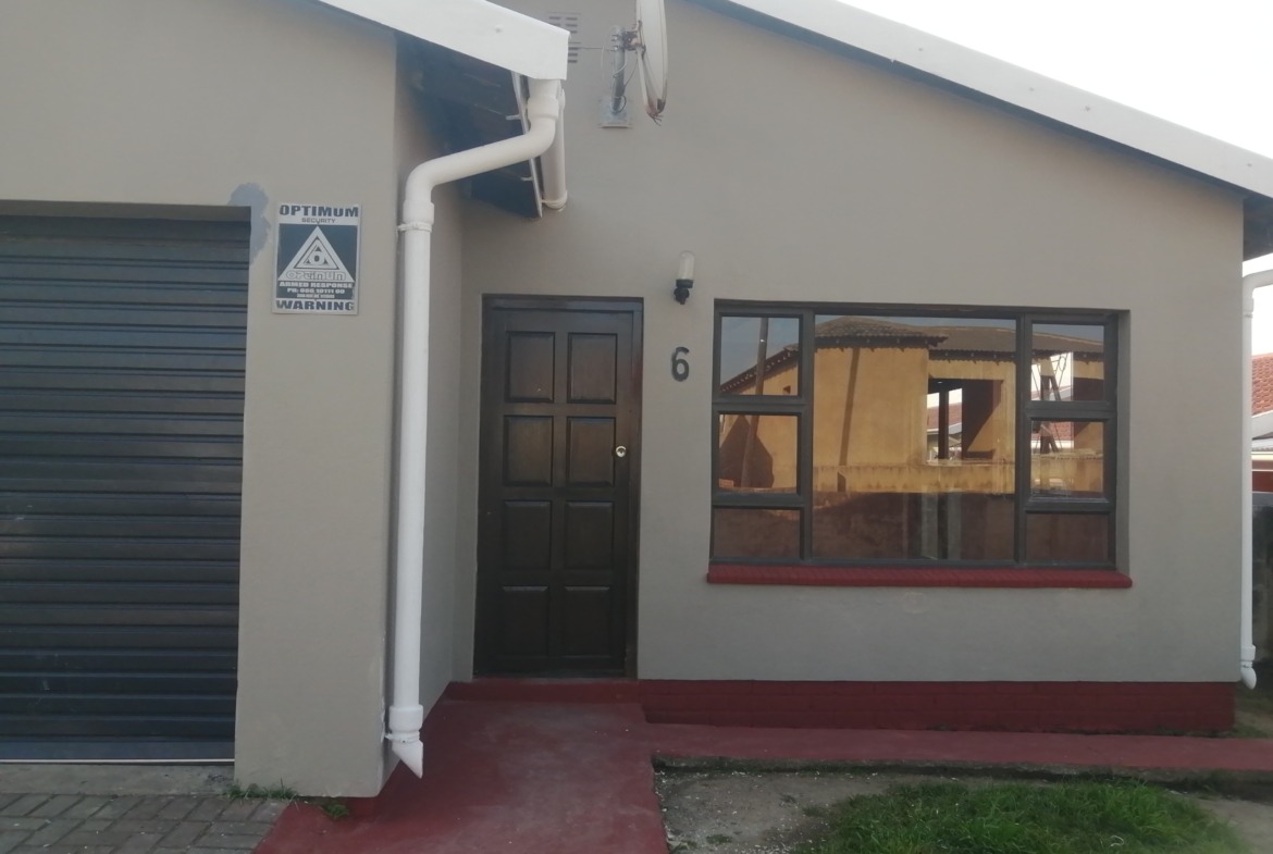 3 BEDROOM HOUSE FOR GRABS IN GOMPO TOWN