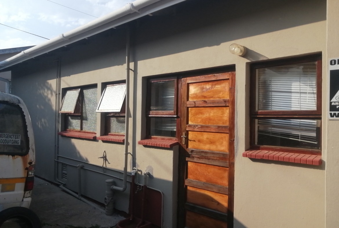 3 BEDROOM HOUSE FOR GRABS IN GOMPO TOWN