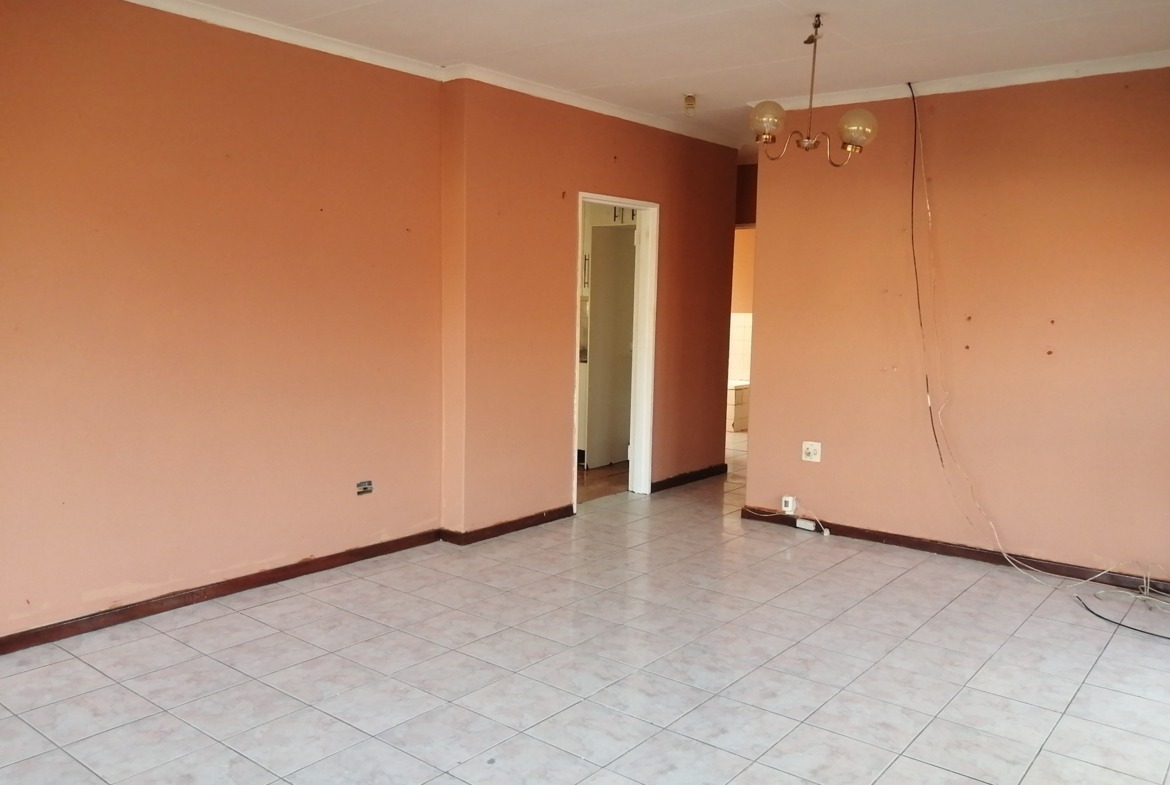 3 BEDROOM HOUSE FOR GRABS IN GOMPO TOWN