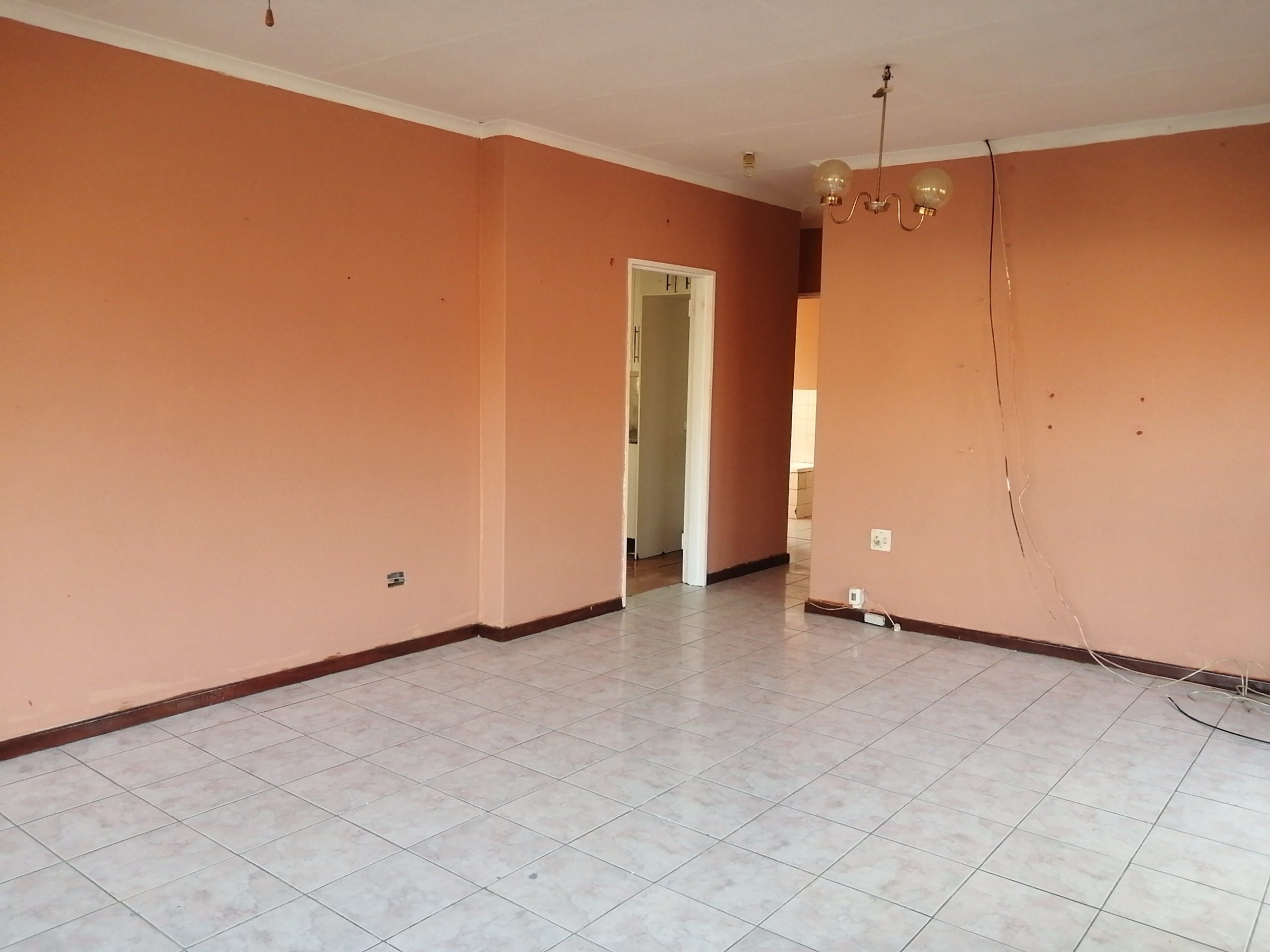 bsh 3 BEDROOM HOUSE FOR GRABS IN GOMPO TOWN