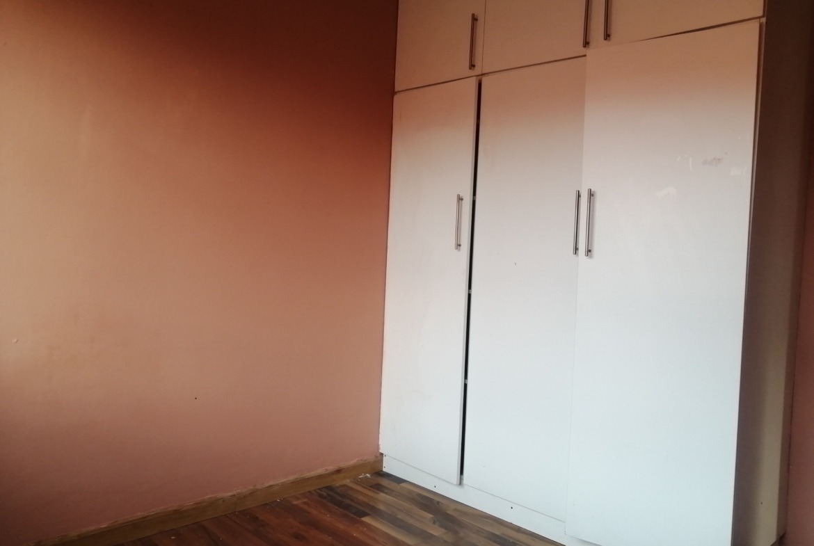 3 BEDROOM HOUSE FOR GRABS IN GOMPO TOWN