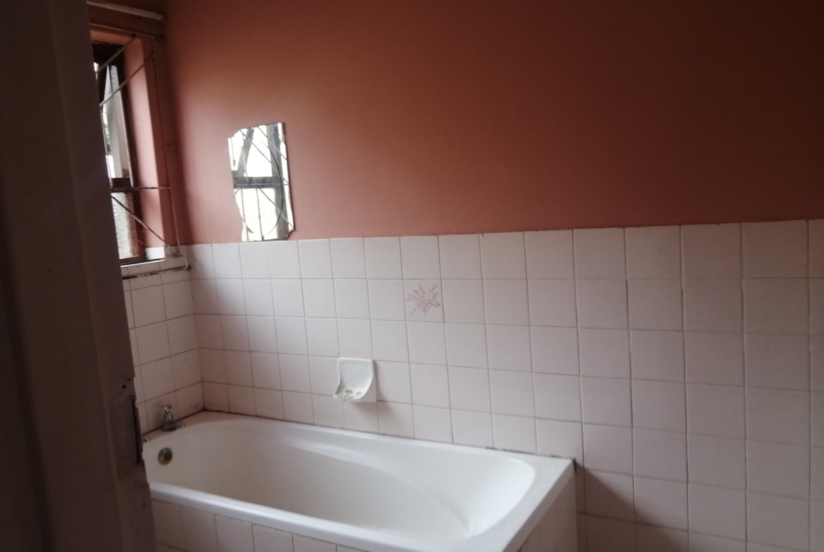 3 BEDROOM HOUSE FOR GRABS IN GOMPO TOWN
