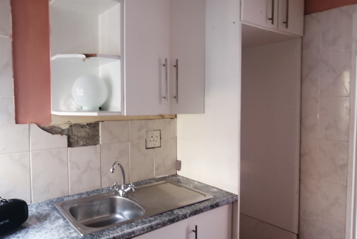 3 BEDROOM HOUSE FOR GRABS IN GOMPO TOWN