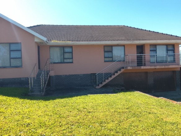 3-Bedroom House with Granny Flat for Sale in Amalinda