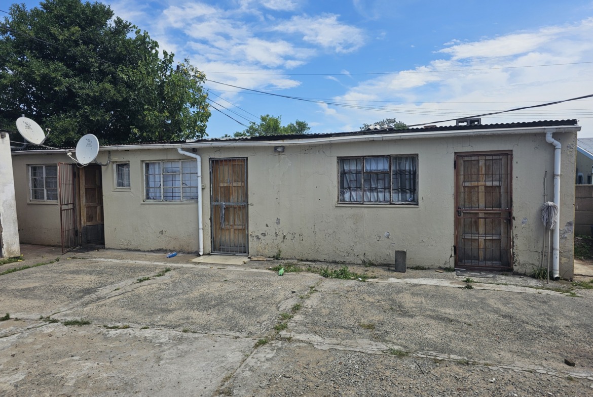Excellent Investment Opportunity – Spacious 10-Bedroom House